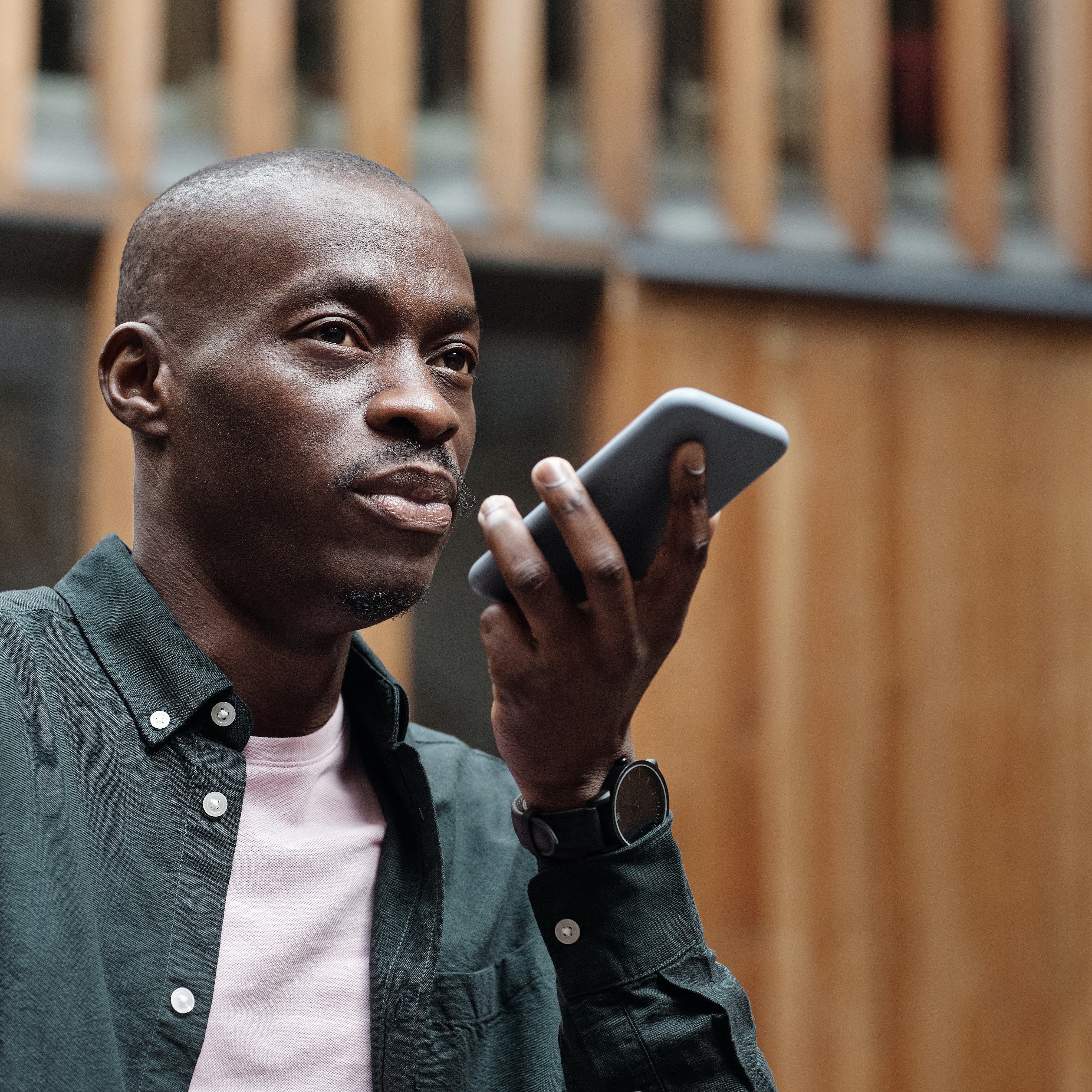 Sprachsuche nimmt an Beliebtheit zu. Quelle: Theo Decker (Pexels)